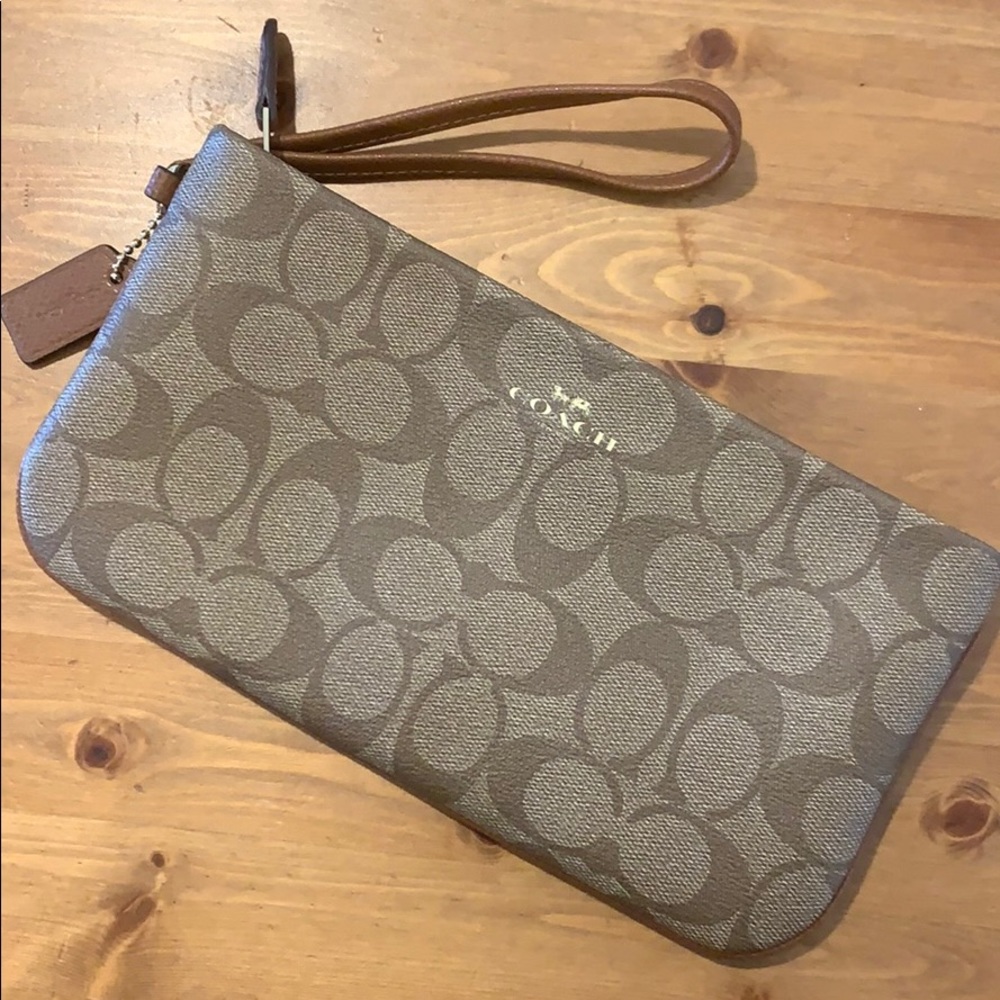 COACH LARGE WRISTLET F65748 KHAKI/SADDLE - Picture 2 of 7